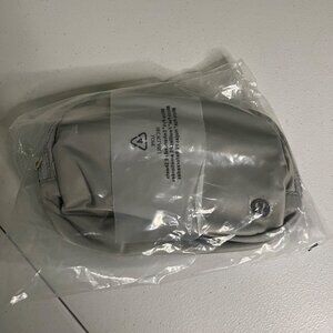 Lululemon Athletic Everywhere Belt Bag 1L Silver Drop White NWT Graphic One Size